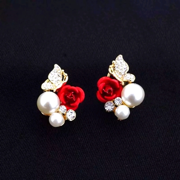 Earring - Picture 1 of 3